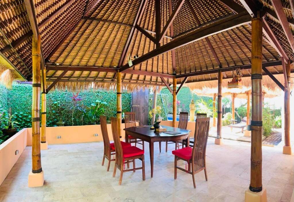 Giri'S Villa Jimbaran Ungasan Eksteriør bilde